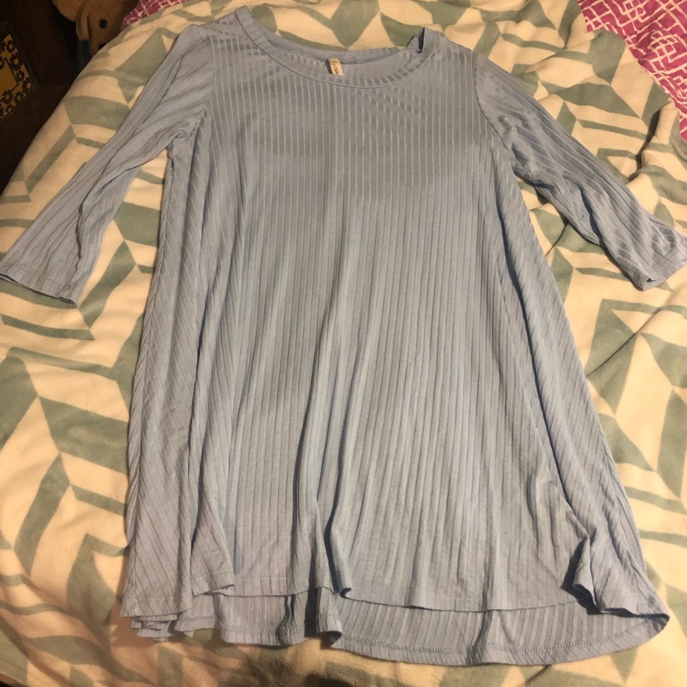 Light Blue tunic top with quarter-length sleeves